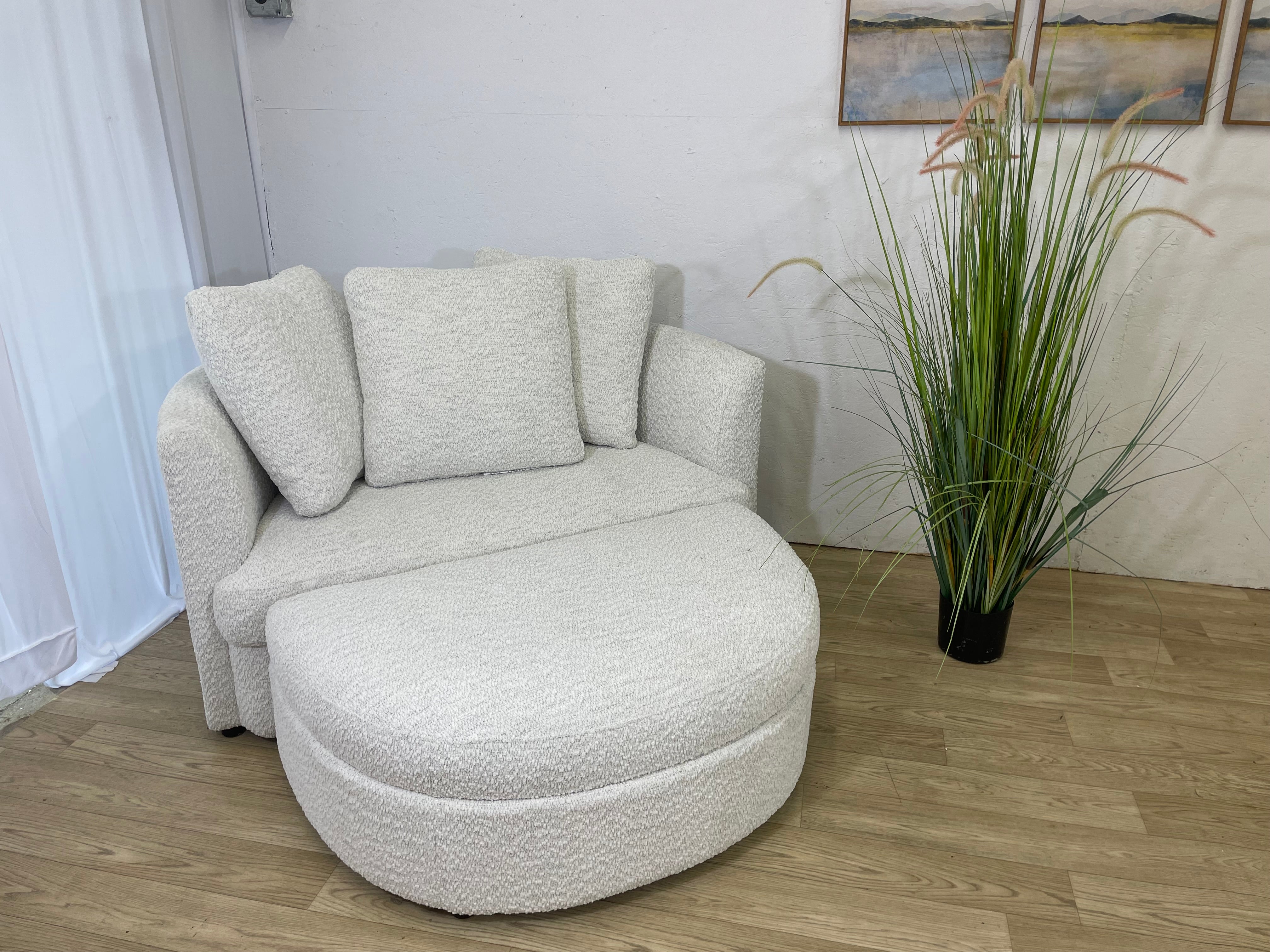 Aidan & Ivy Accent Chair