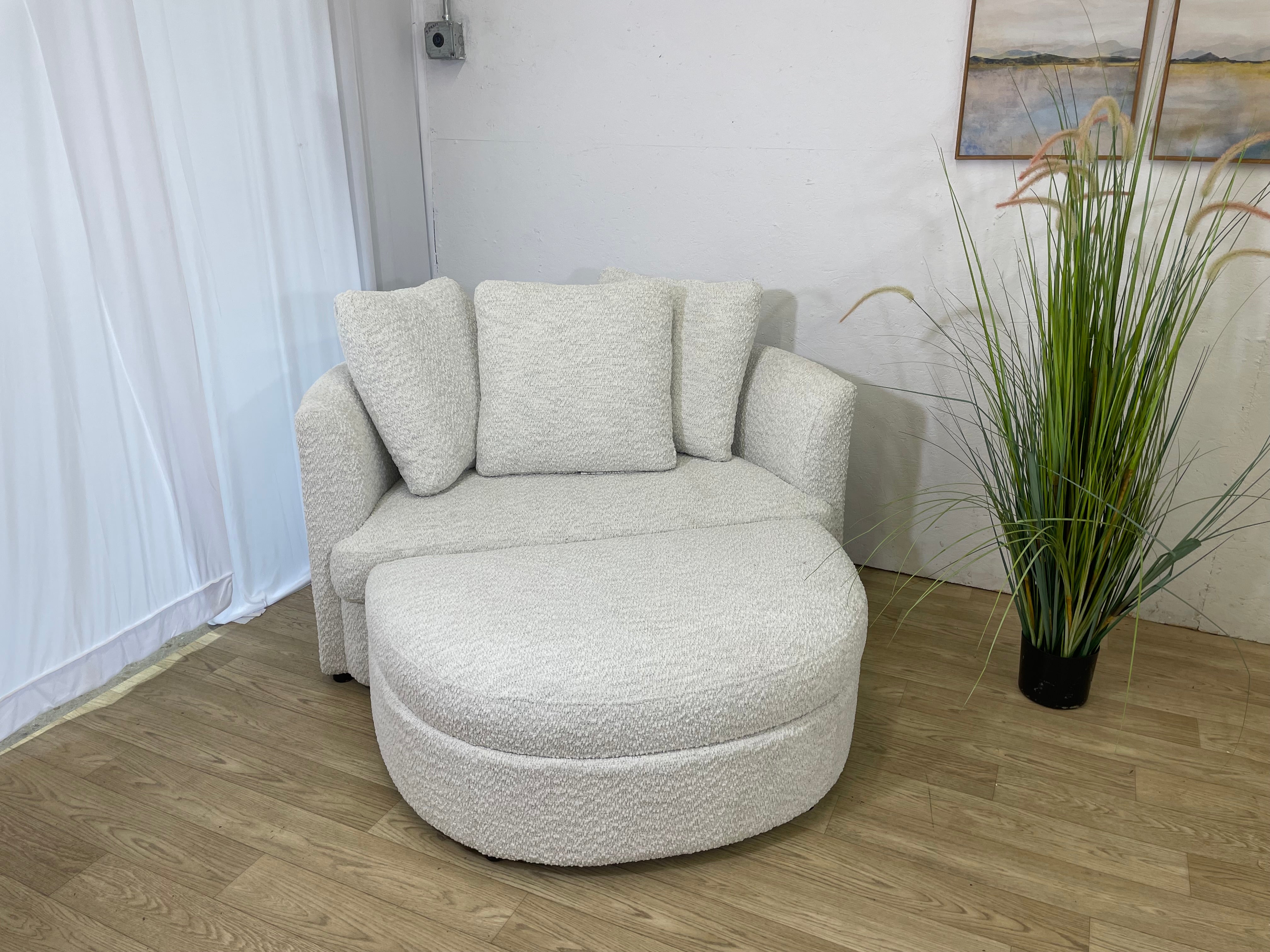 Aidan & Ivy Accent Chair